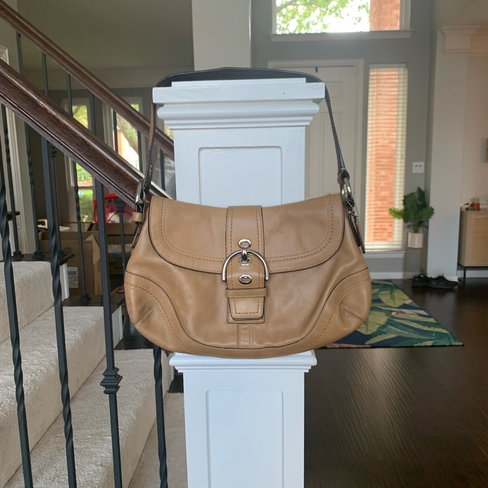 Chic Coach Tan Leather Shoulder Bag